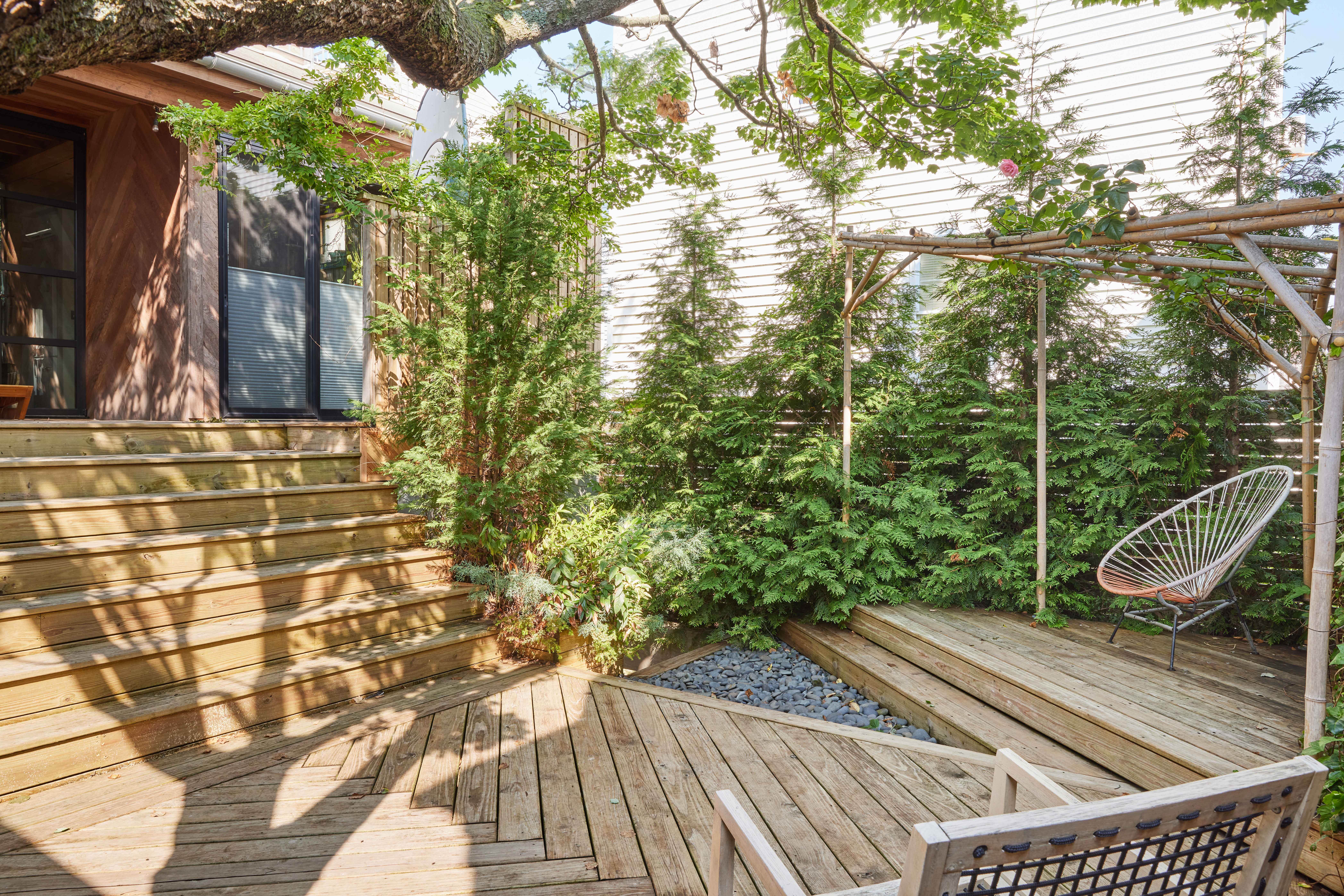 casa tranquila backyard rental with floating deck